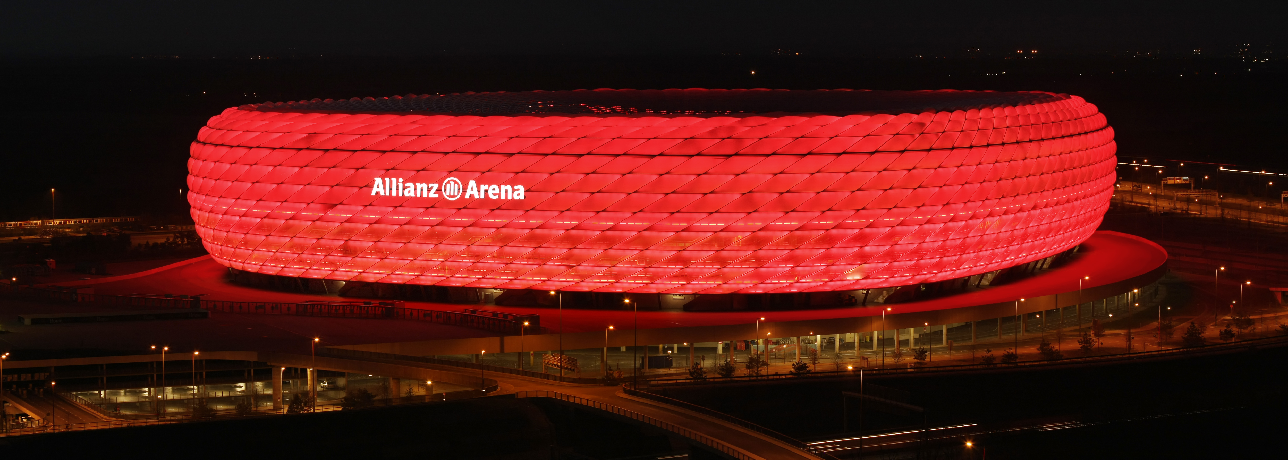
                        Allianz_arena_at_night_Richard_Bartz.jpg