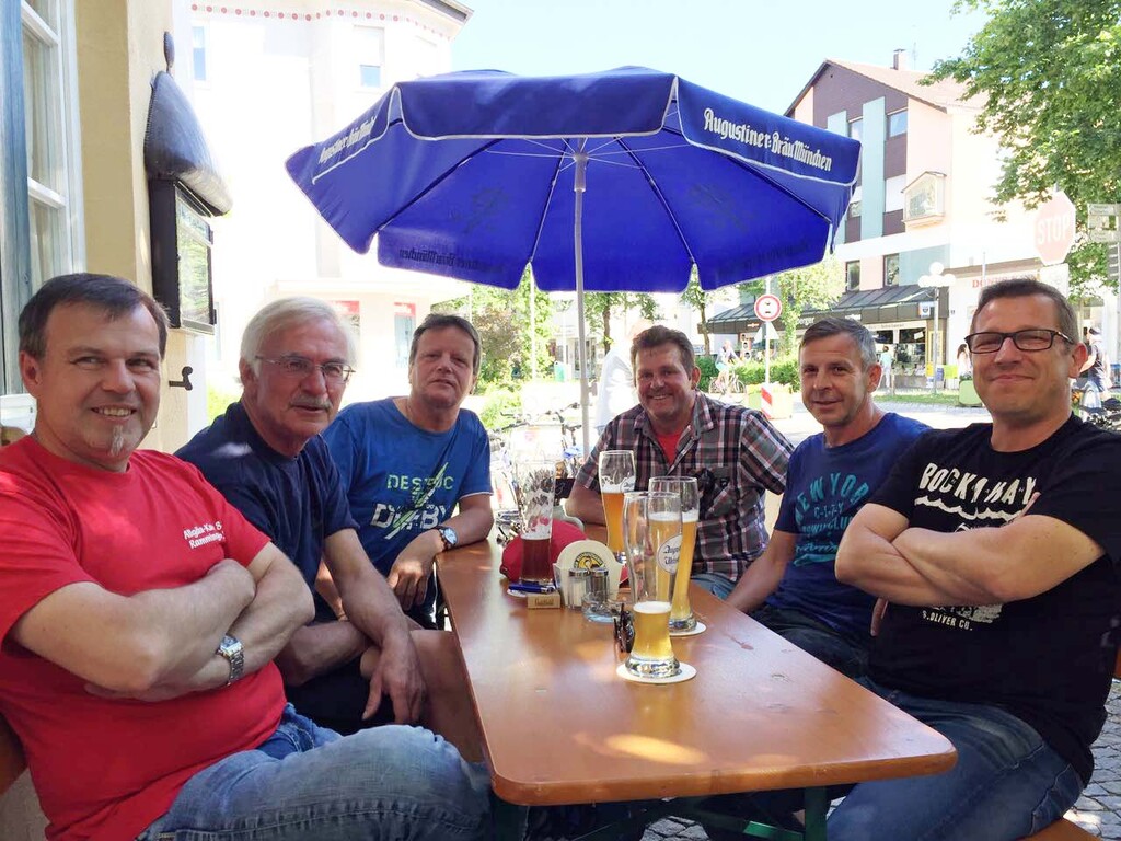 Klausurtagung, wie jedes Jahr seht Ihr hier unsere Vorstandschaft bei der Bewältigung Ihrer vielseitigen und schwierigen Aufgaben.