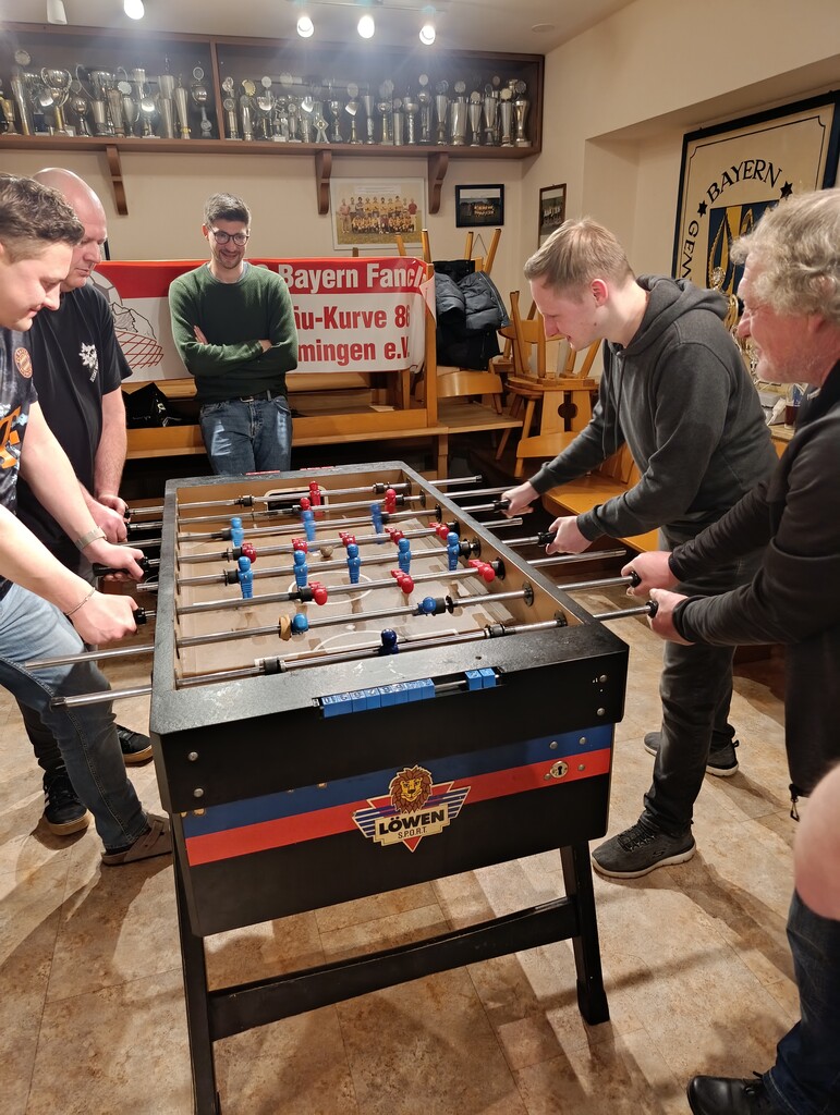 Das Kickerturnier läuft - die ersten Matches werden ausgetragen.