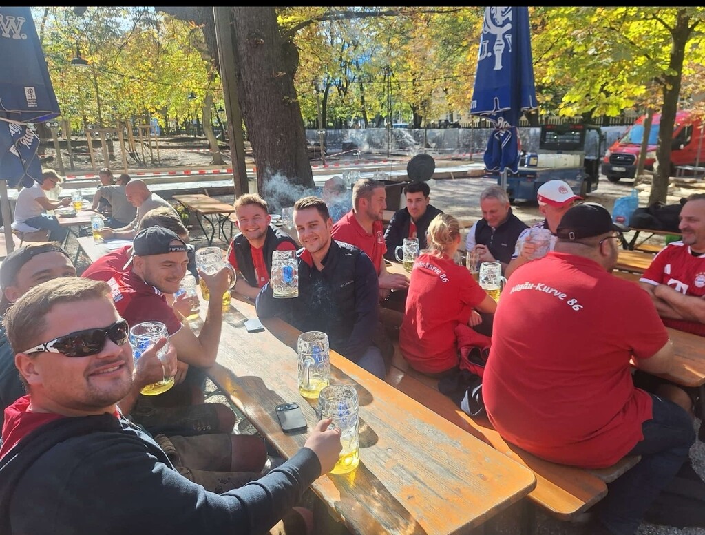 Beim Einkehren danach im Augustiner Keller, bei bestem Wetter, feierten die Mitglieder einen erfolgreichen und feucht fröhlichen Ausflug nach München.